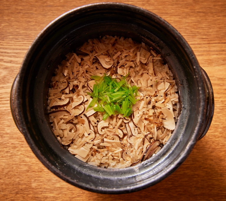 お料理-松茸の土鍋ご飯